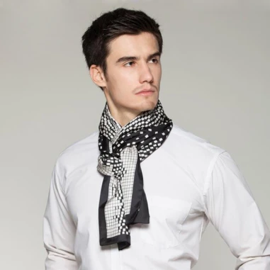 Lenços de seda italianos masculinos